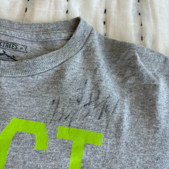 SIGNED Marshawn Lynch Beast Mode Shirt Seahawks Casual Industrees (Men's Medium) - Picture 3 of 4